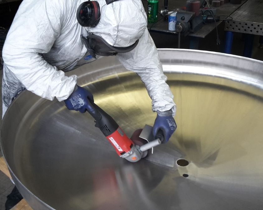 MANUAL GRINDING AND POLISHING FRUNĚK INOX